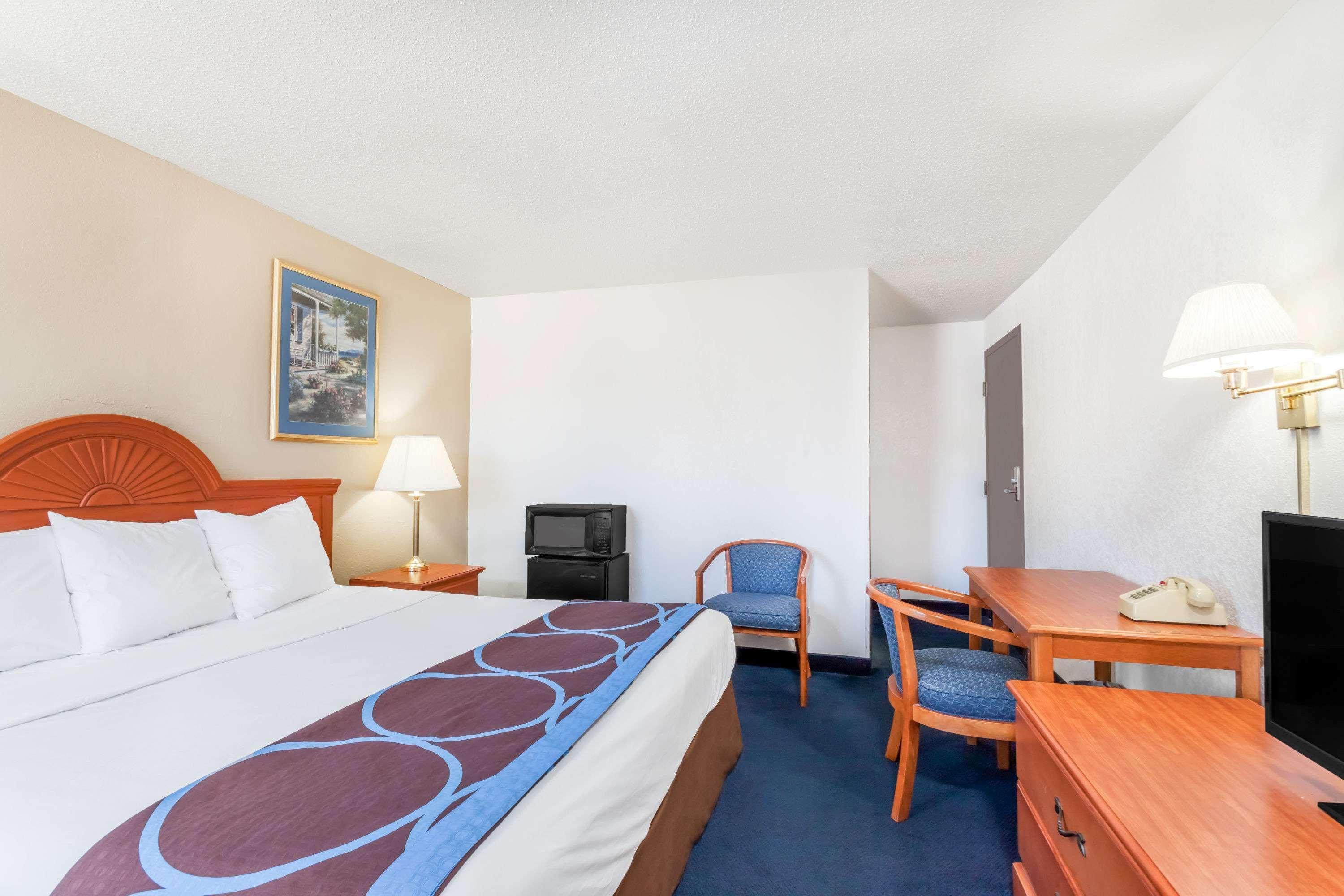 Super 8 By Wyndham Montgomery Maybrook Buitenkant foto