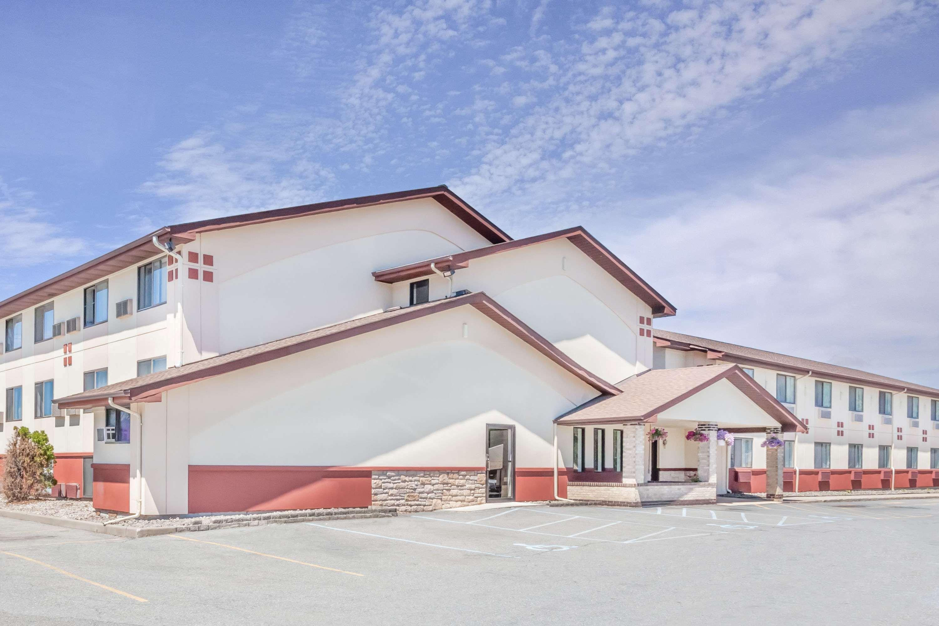 Super 8 By Wyndham Montgomery Maybrook Buitenkant foto