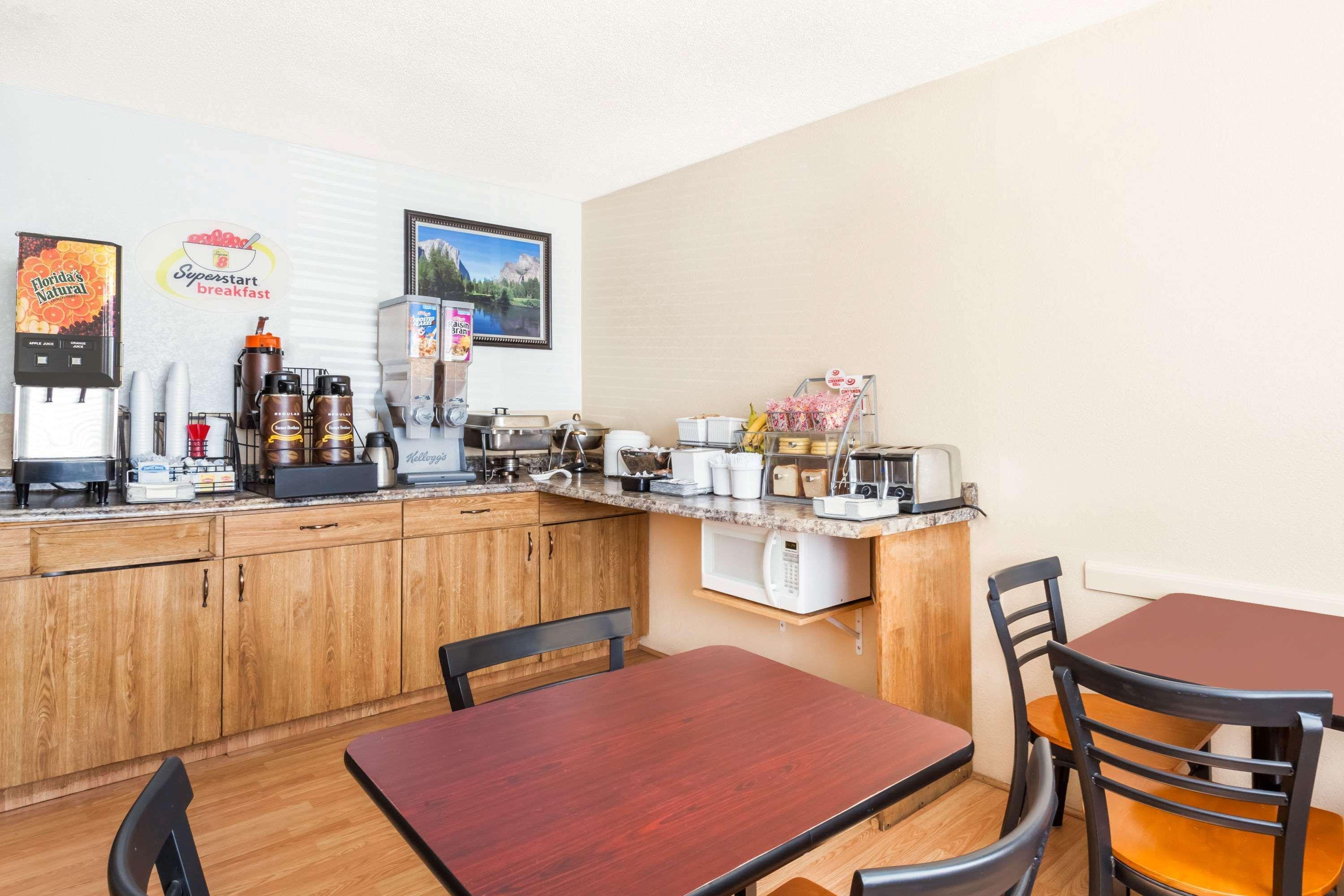 Super 8 By Wyndham Montgomery Maybrook Buitenkant foto